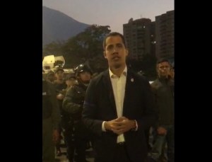 Guaidó le habla a Venezuela desde la Base Aérea La Carlota (VIDEO)