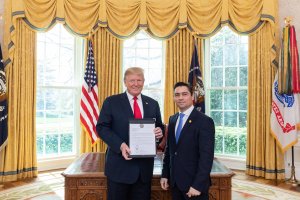 LA FOTO: Vecchio visitó la Oficina Oval para recibir el espaldarazo de Trump
