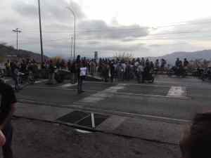 Vecinos de La Vega trancaron la carretera Panamericana (Fotos+Video) #8Abr