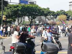 10:05 am Plaza Altamira abarrotada de manifestantes en apoyo a Juan Guaidó (Fotos)