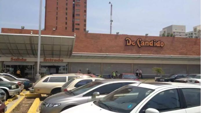 Intentaron saquear supermercado De Cándido en Maracaibo