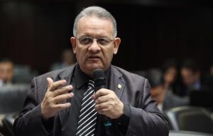 Edwin Luzardo: Solicito con urgencia parlamentaria para aprobar el Tiar y derecho de palabra para María Corina