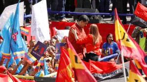 El Maduro más “cara e’ tabla” llora los muertos en Bolivia… pero baila con los asesinados en Venezuela