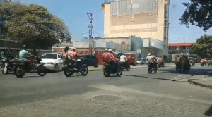Motorizados circulan por las calles de Maracay amedrentando a los manifestantes #6Abr (video)