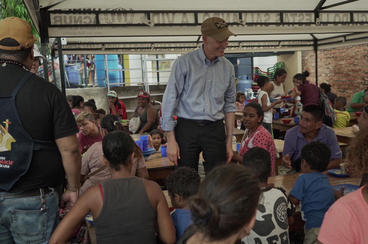 EN FOTOS: Senador Rick Scott visitó comedores para venezolanos en Cúcuta