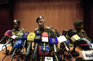 Al Bashir no será extraditado mientras es pedido por la CPI, afirman militares en Sudán