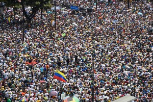 Guaidó llama a marchar hacia batallones para exigir que cese apoyo militar a Maduro