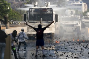 OVCS: Venezuela sumergida en una profunda crisis a un año del fraude electoral