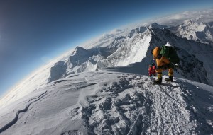 El Everest registra un récord de escaladores pese a la pandemia por Covid-19