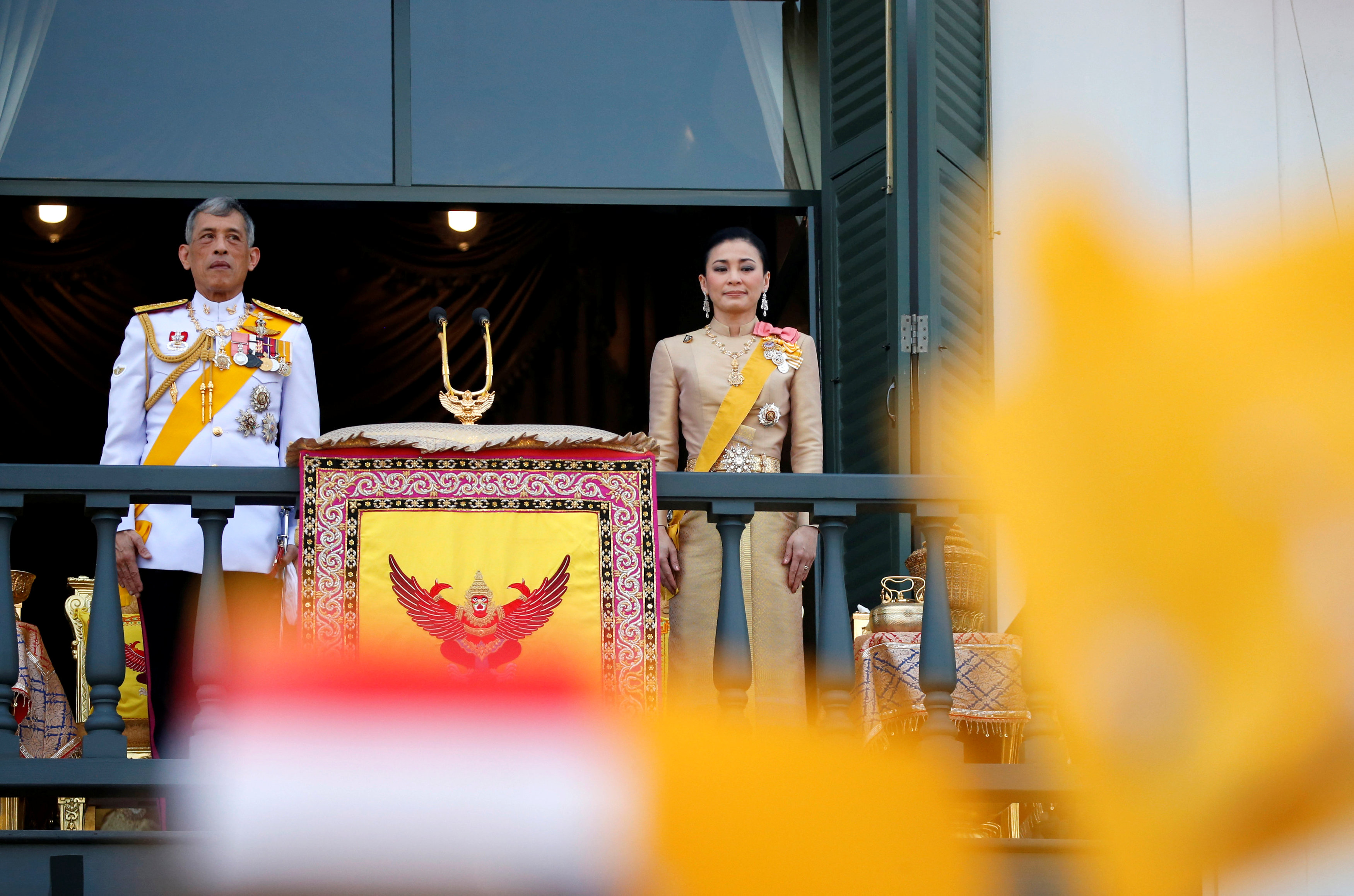 Los reyes tailandeses participan en primera audiencia pública tras coronación (Fotos)
