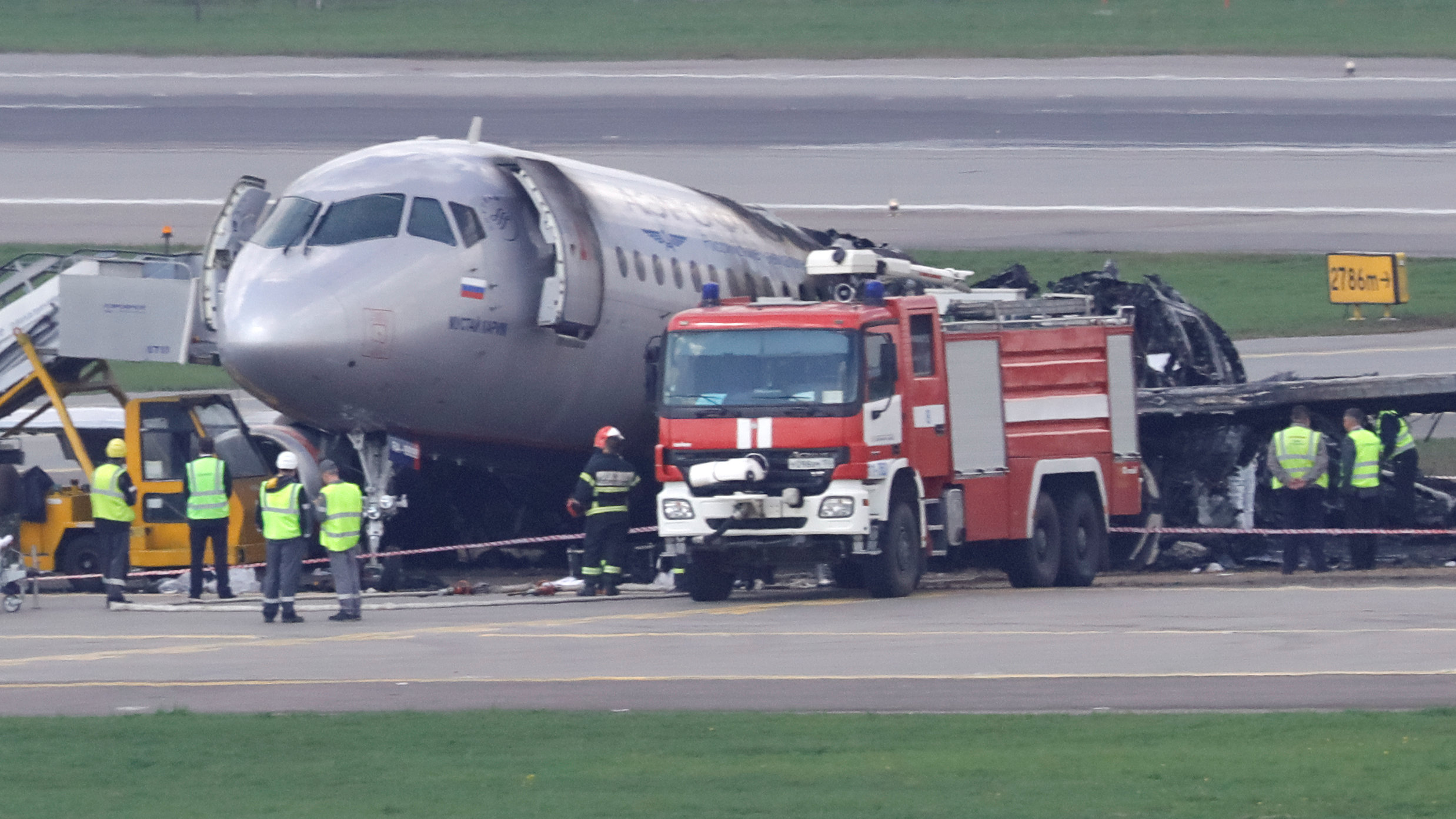 Rusia no suspenderá vuelos de sus aviones Sukhoi tras letal accidente en aterrizaje