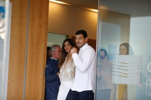 Iker Casillas abandona el hospital de Oporto