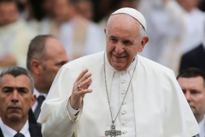 El papa Francisco elogia el tratado de paz en su visita a Mozambique