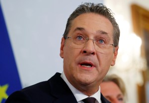 Cae el Gobierno austríaco por escándalo de corrupción