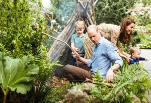 Las fotos de los duques de Cambridge y sus tres hijos en un jardín diseñado por Kate Middleton