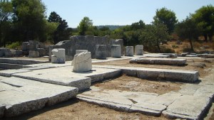 Descubren un santuario de la diosa Némesis bajo un antiguo teatro en Grecia