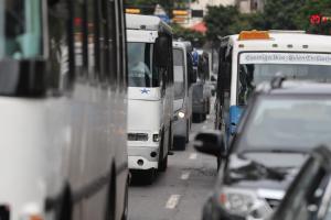 Transportistas exigen aumento del pasaje para garantizar operatividad de sus unidades