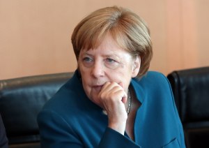 Merkel criticó la apertura apresurada en algunas regiones de Alemania