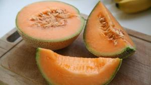 Subastados por un precio récord de 40.800 euros dos melones en Japón