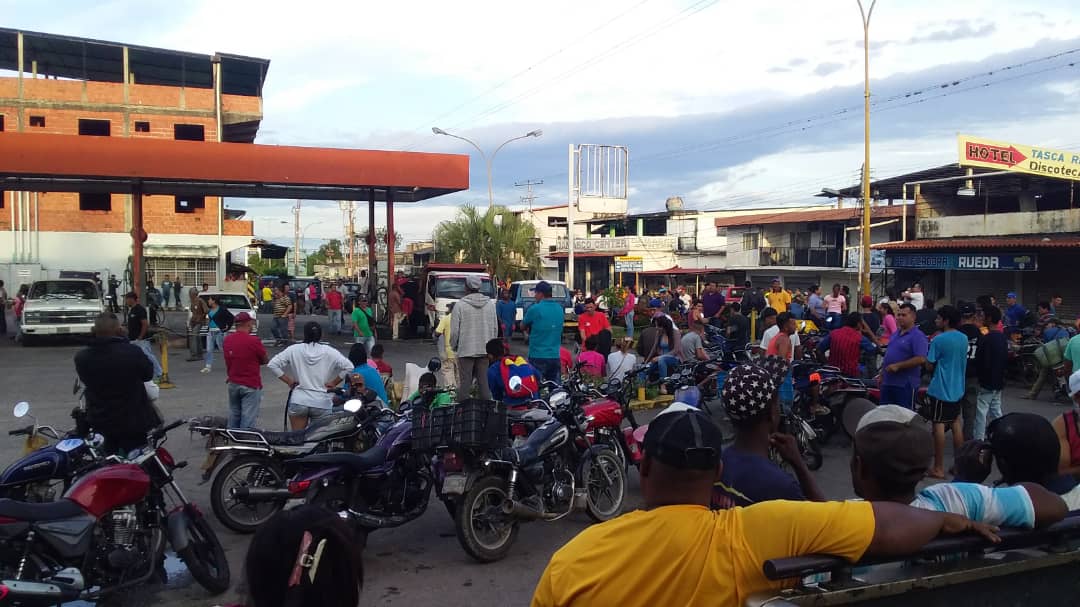 Caos total en E/S de Mérida por limitación en el llenado de combustible (FOTOS)