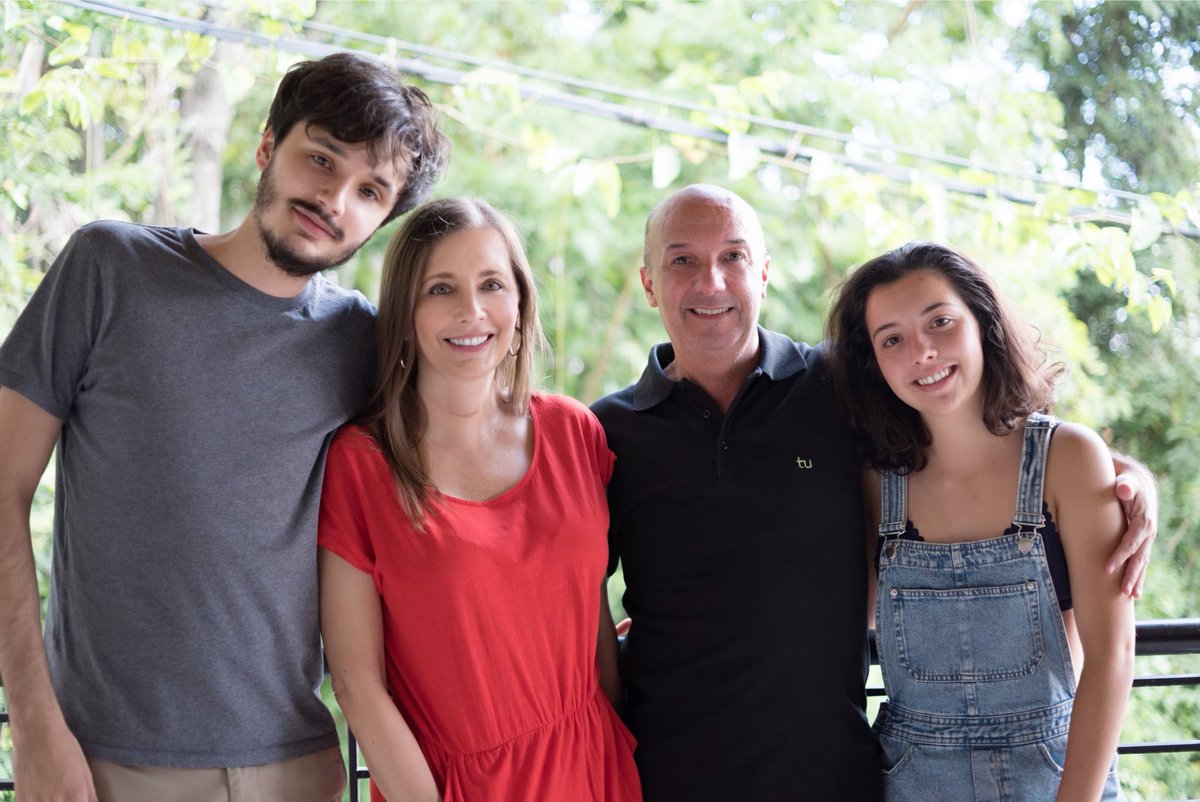 LA FOTO: Familia Simonovis reunida y en libertad