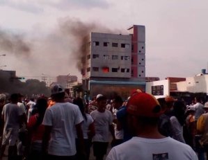 Reportan incendio en edificio perteneciente a la Alcaldía de Iribarren en Barquisimeto