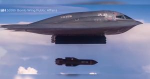 EN VIDEO: Fuerza Aérea de EEUU lanza dos bombas aéreas antibúnker en entrenamiento