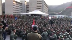 EN VIDEO: Nicolás jugando al plan vacacional con sus militares en el Fuerte Tiuna