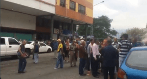 Pensionados en el estado Táchira trancan avenidas exigiendo el pago completo de su dinero (VIDEO) #22May