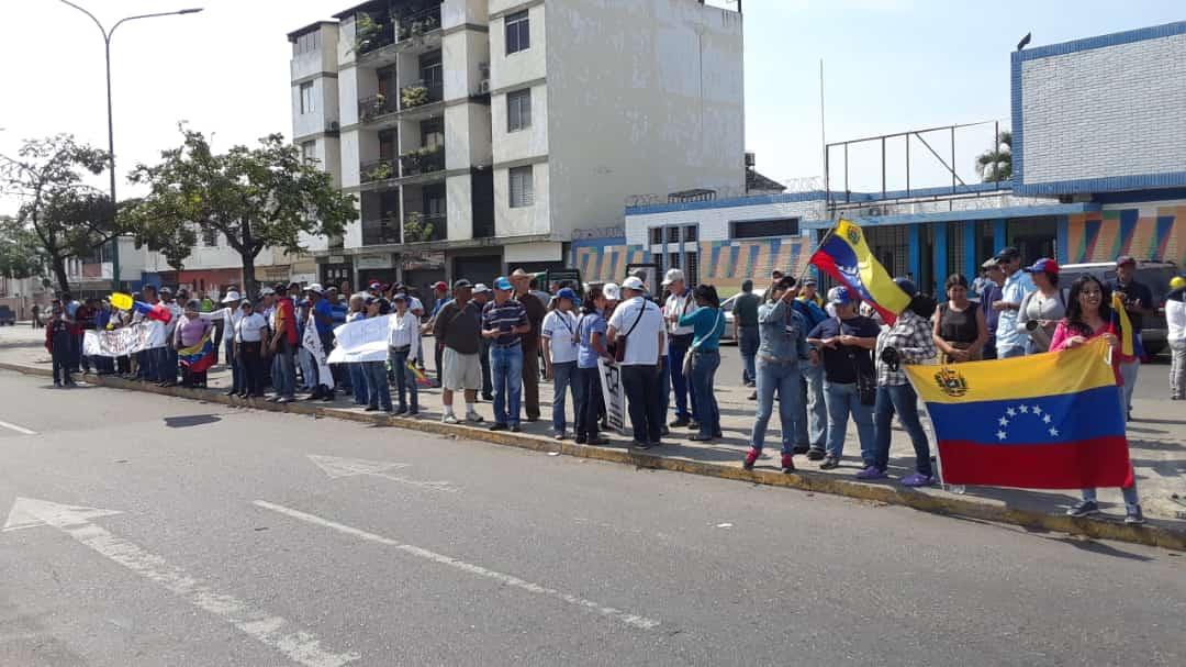 Barquisimetanos comienzan a concentrarse en respaldo a la Operación Libertad #1May