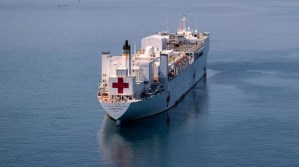 El Pentágono planea enviar un buque hospital de la Marina para asistir a los refugiados venezolanos