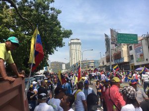11:25 am En Carabobo comienzan a concentrarse los trabajadores a favor de Guaidó #1May (Fotos)