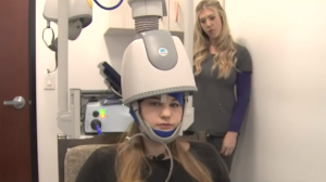 Científicos crean un casco que “reinicia” el cerebro para tratar la depresión (Video)
