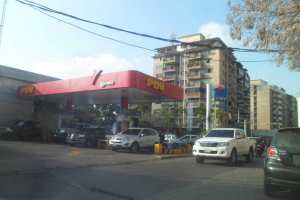 La escasez de gasolina llegó a Caracas este viernes #17May (video)