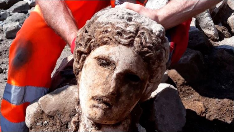 ¡Increíble! Encontraron una estatua de mármol de la época del Imperio Romano (Fotos)