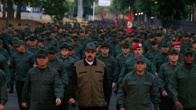 “No more Trump”: La campaña del chavismo que obliga a firmar a los integrantes de la FFAA