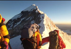 Cómo la popularidad del Monte Everest se volvió fatal