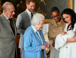 Es oficial: La Reina Isabel II toma la custodia del hijo de Meghan Markle