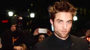 ¿Se confunde de vampiro? Robert Pattinson protagonizará a Batman