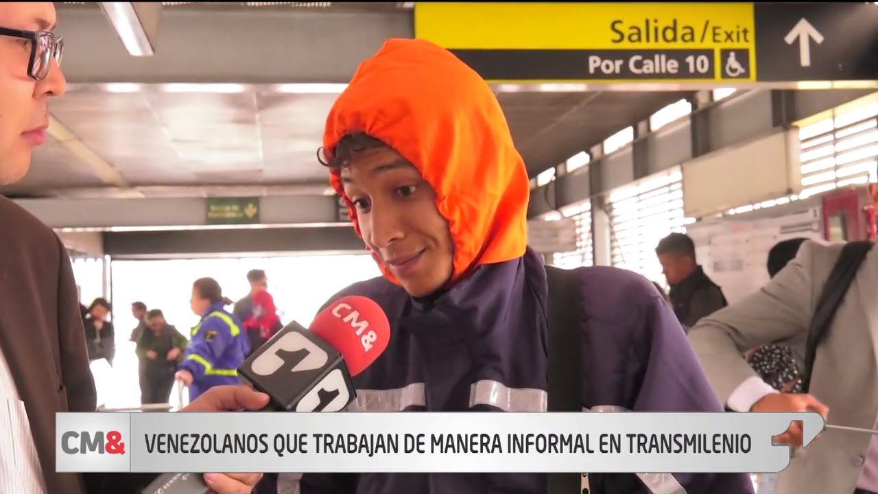 ¿Cuánto gana un venezolano por ventas informales en el transporte público de Bogotá?