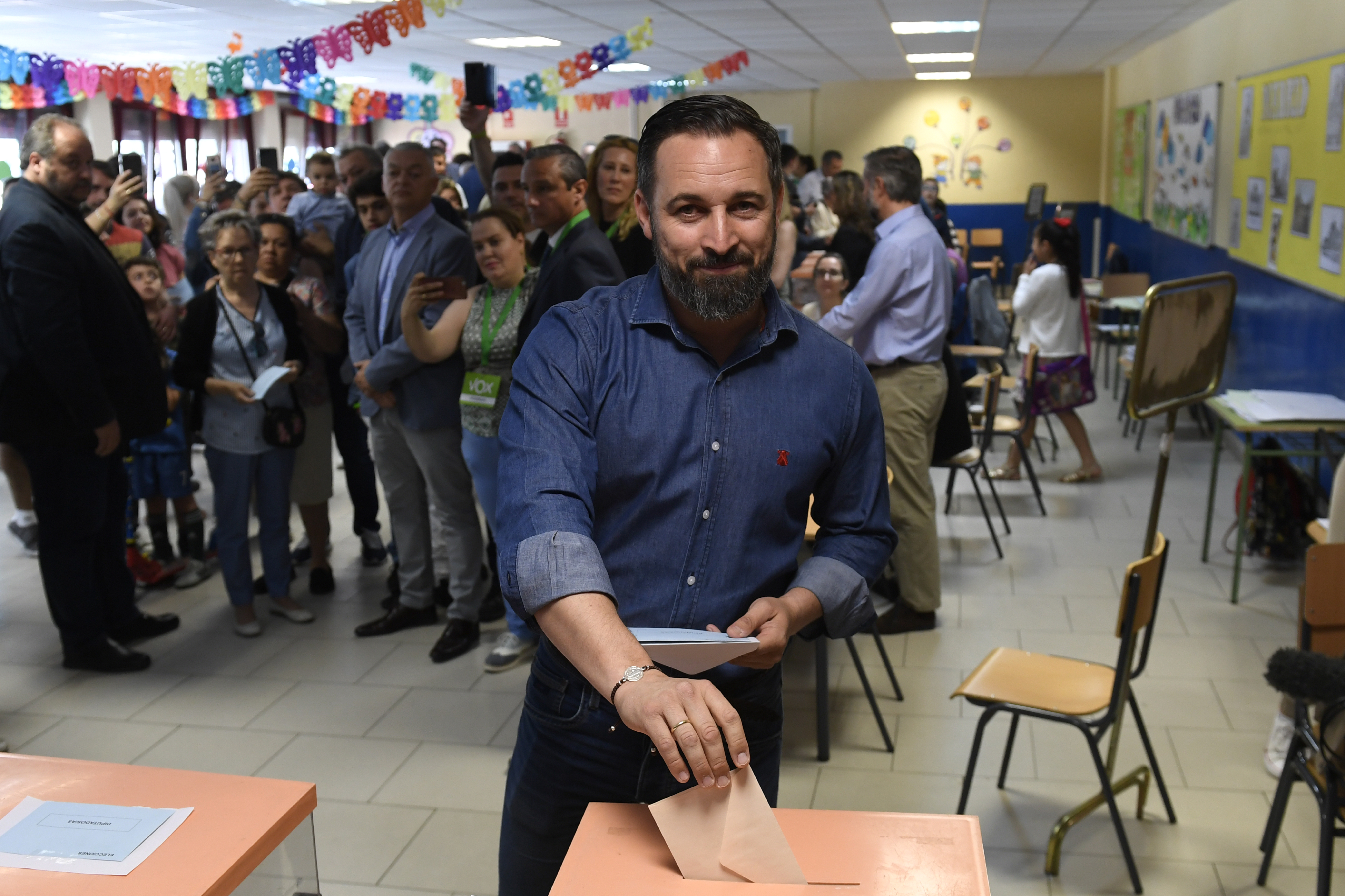 Santiago Abascal, líder del partido español Vox, positivo por coronavirus