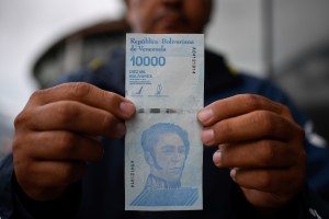 La emisión de los nuevos billetes es el reconocimiento de la hiperinflación, dice Consecomercio