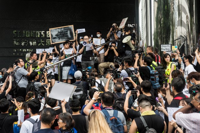 Manifestantes en Hong Kong acudieron a embajadas de países del G20