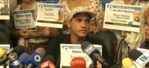 ¡Atroz! Padre denuncia que régimen amenazó a su hijo 3 años para intimidarlo (VIDEO)