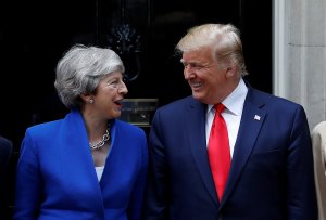Theresa May ve inaceptables los tuis de Trump sobre las legisladoras demócratas