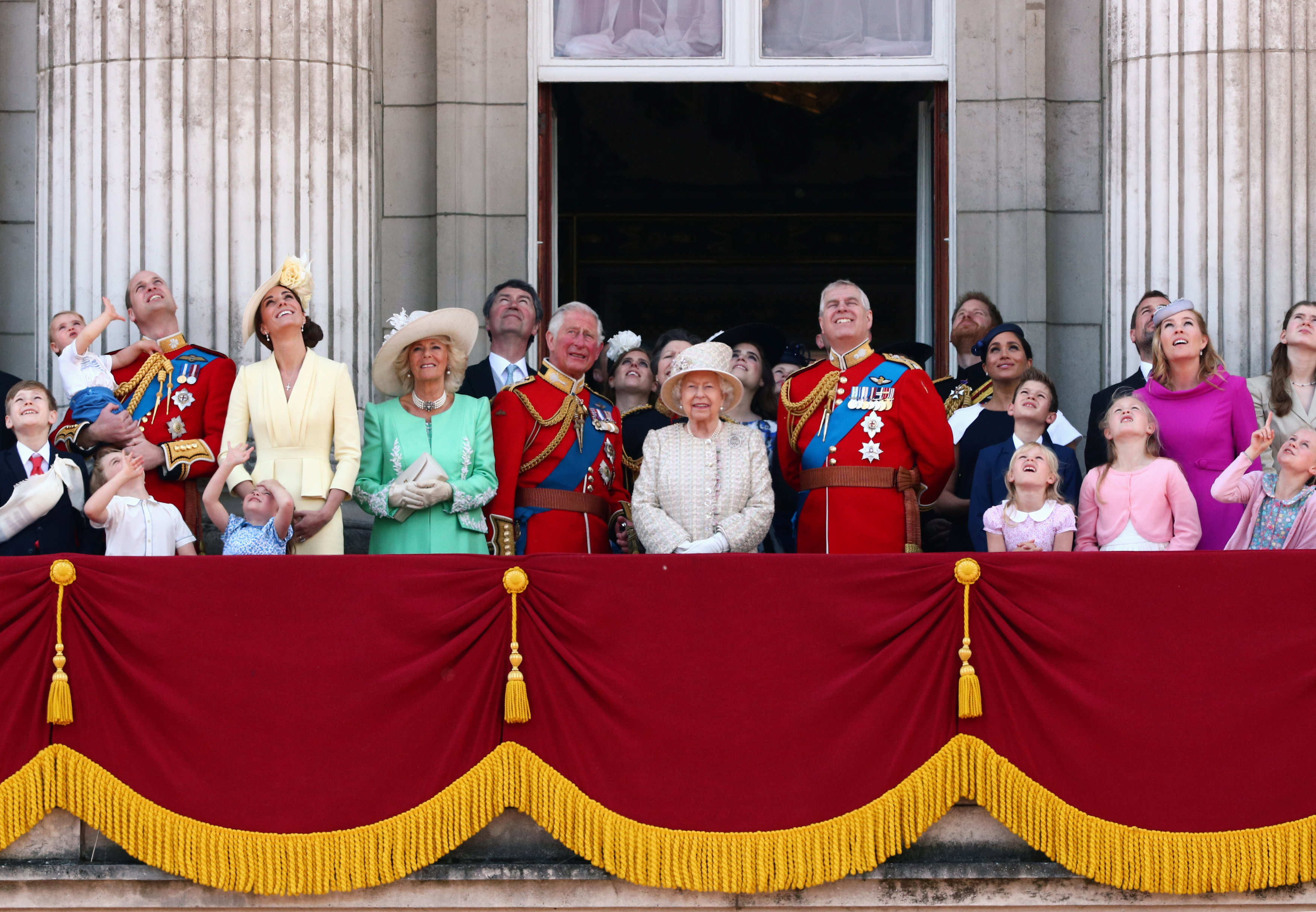 “Trooping the Colour” el desfile que reúne cada año a la Familia Real británica (Fotos)