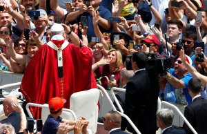 El papa Francisco durante festividad de Pentecostés: La tecnología es más social, nosotros menos sociales