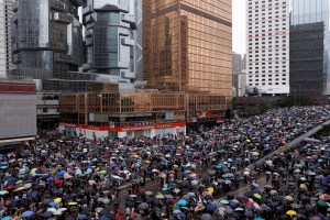 Manifestaciones multitudinarias en Hong Kong frenan lectura de ley de extradición propuesta por el régimen chino (FOTOS)