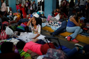 Venezolanos se aferran al salvavidas del asilo mientras Perú endurece controles fronterizos (Fotos)