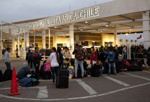 Cientos de migrantes venezolanos se encuentran varados en la frontera de Perú con Chile